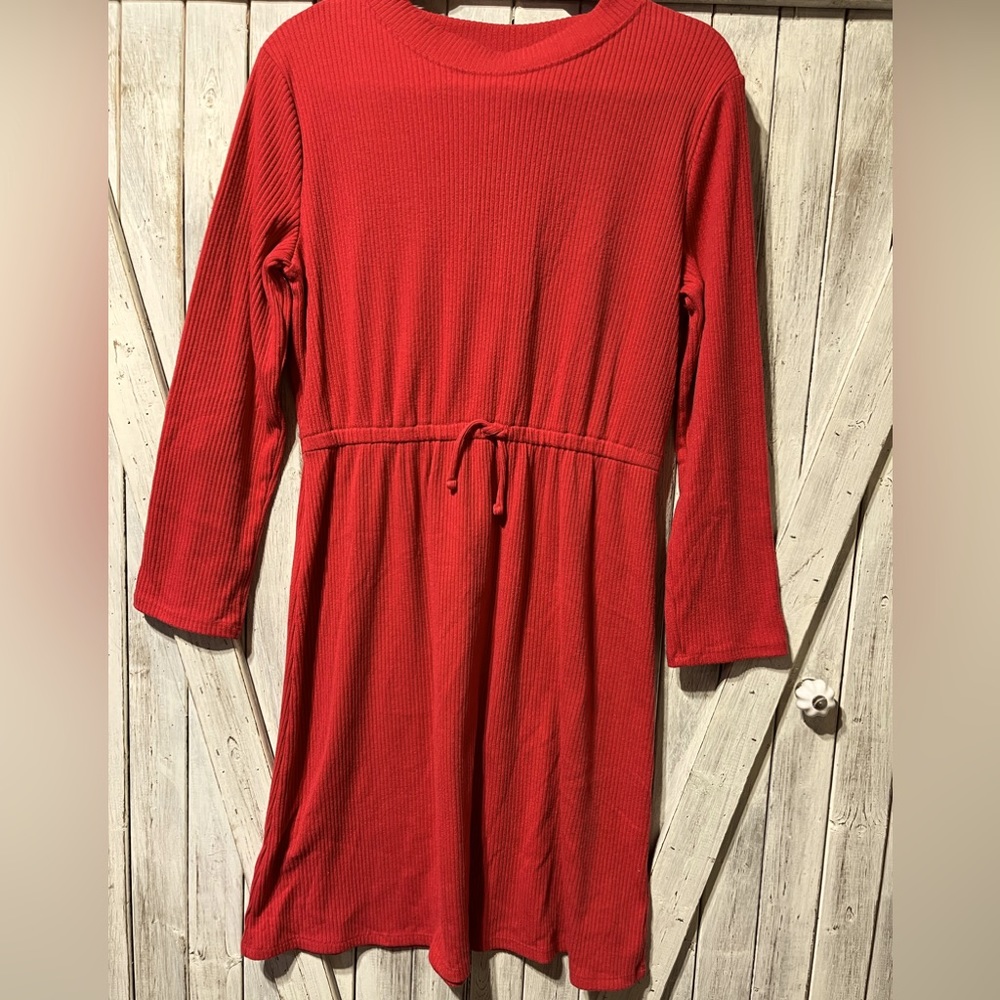 Darling Red Stretchy mock dress. Cute tie at waist!!Precious to Layer with🌹